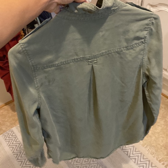Green button up xs - Picture 3 of 3
